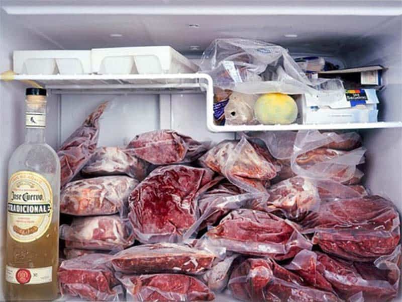 Không nên sử dụng túi nilon để đựng quá nhiều thức ăn trong tủ đông lạnh