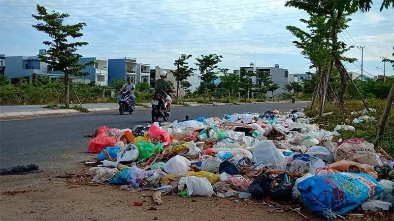 Bộ Tài nguyên và Môi trường nhận định, chất thải nhựa ở Việt Nam chiếm 8% - 12% lượng chất thải trong sinh hoạt. (Nguồn ảnh: Báo mới)