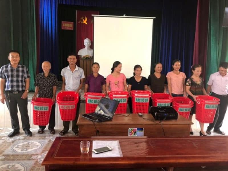 Huyện Vũ Quang, tỉnh Hà Tĩnh tiến hành tập huấn, hướng dẫn người dân phân loại, thu gom rác thải nhựa ngay từ đầu nguồn 