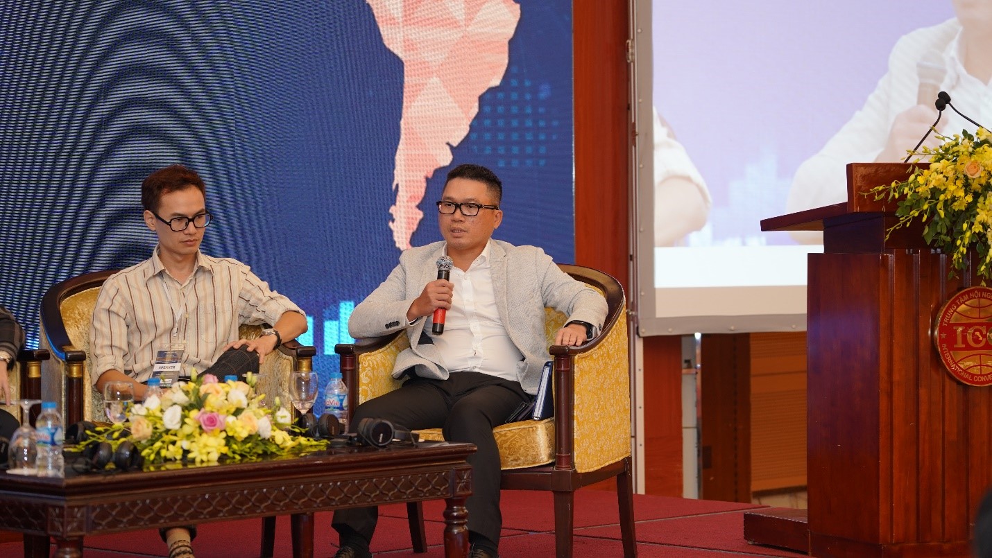 Ông Phạm Hoàng Việt (bên phải) - Phó Chủ tịch Tập đoàn An Phát Holdings chia sẻ tại Diễn đàn