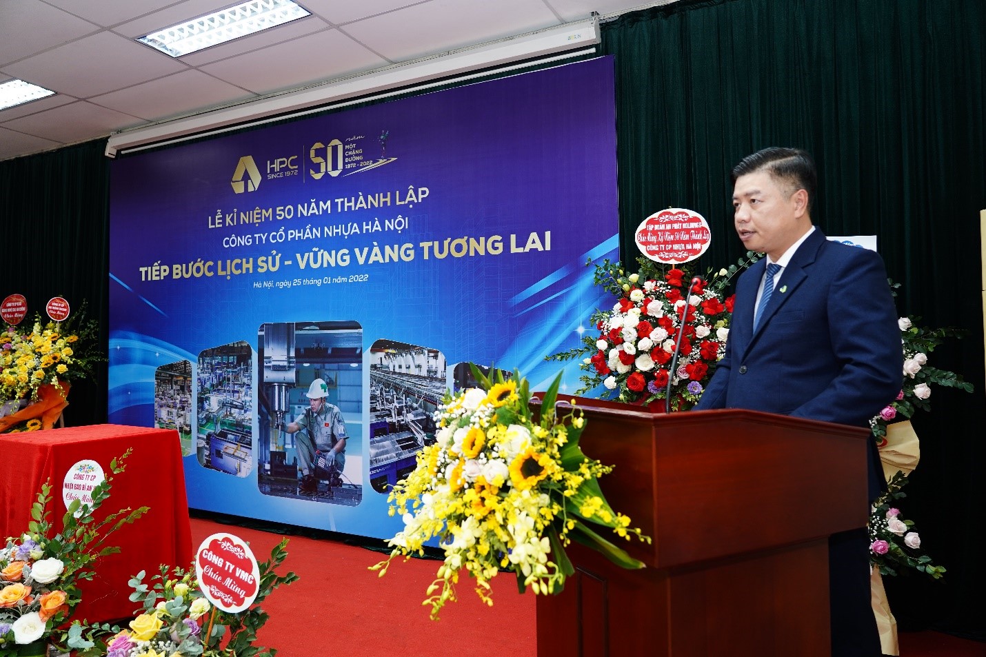 Ông Bùi Minh Hải - Chủ tịch Công ty CP Nhựa Hà Nội phát biểu chào mừng tại Lễ kỉ niệm 50 năm thành lập Công ty