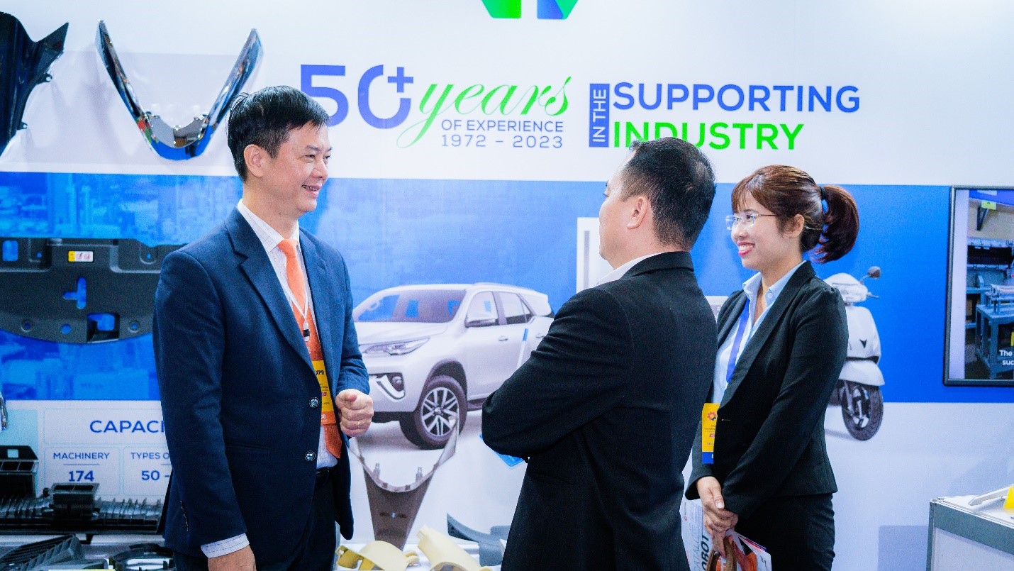 Triển lãm VIMEXPO 2023 cũng là dịp để Nhựa Hà Nội gặp gỡ và trao đổi với các đối tác tiềm năng