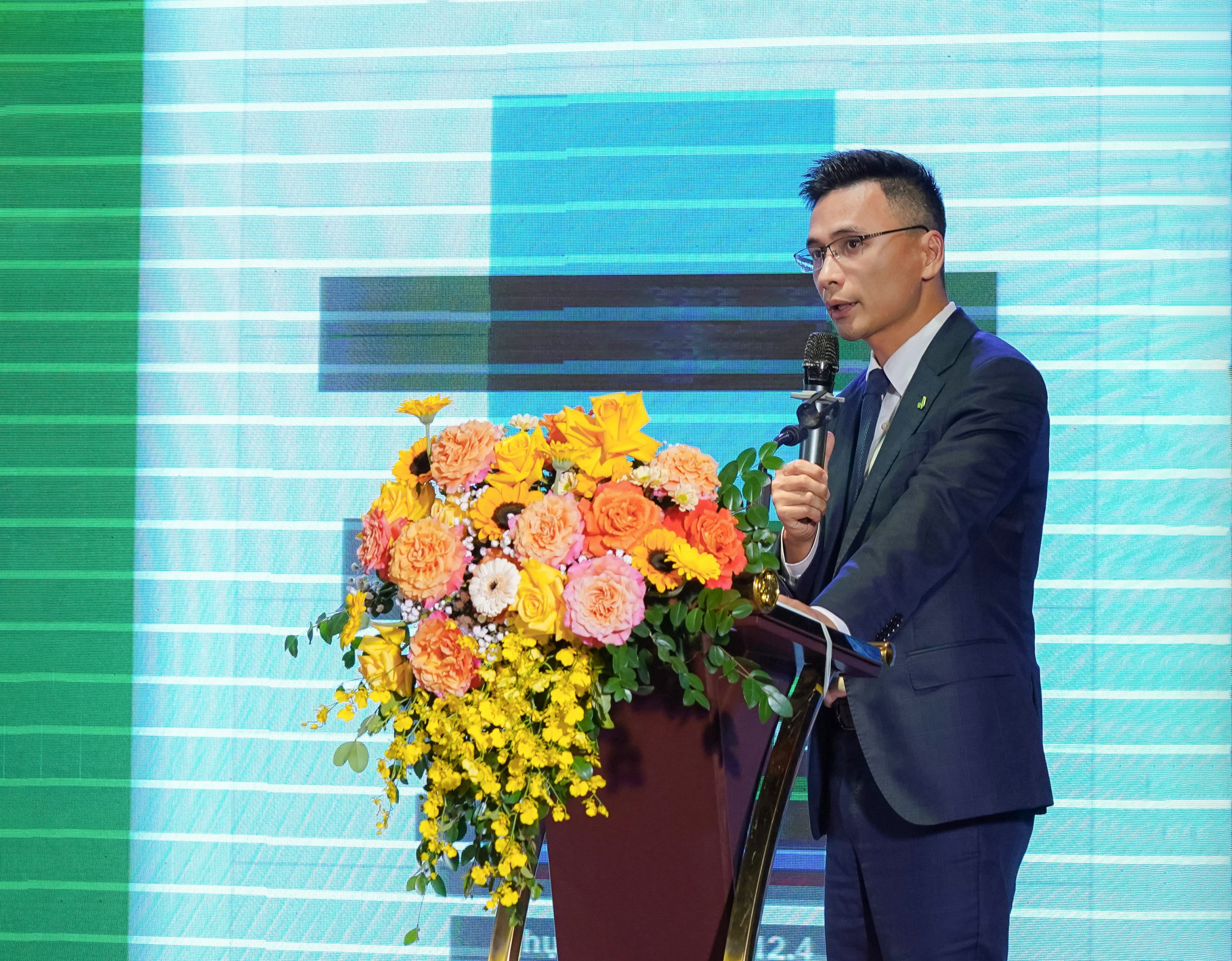 Tổng Giám đốc Phạm Đỗ Huy Cường trình bày kế hoạch của Tập đoàn trong năm 2024
